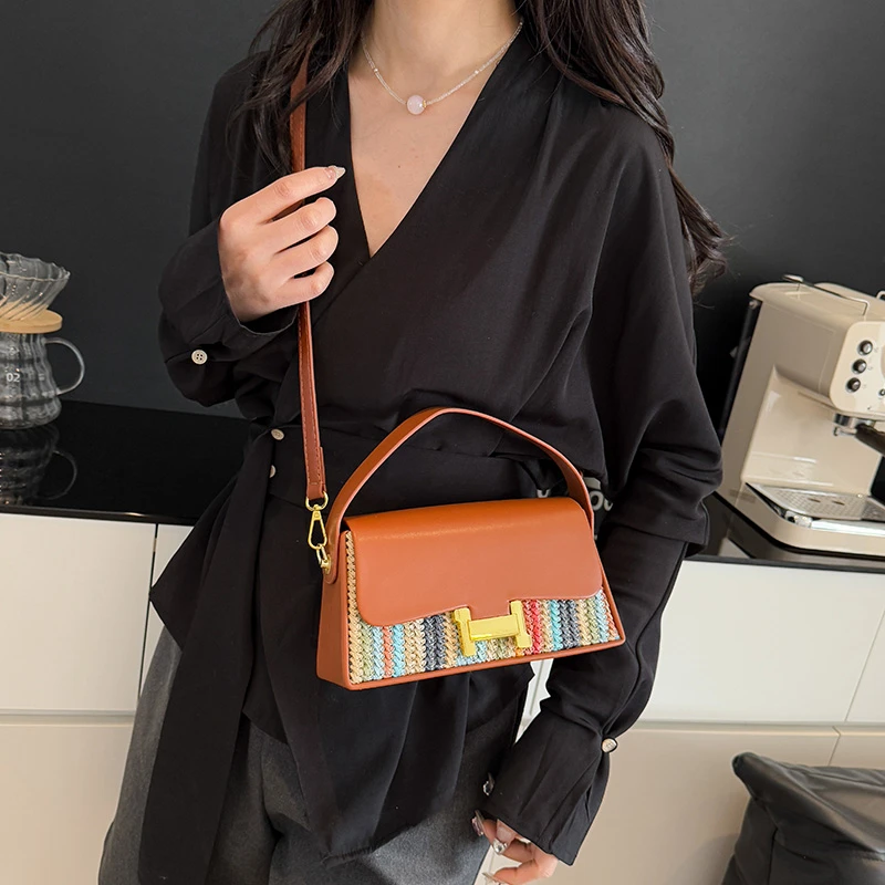 

Classic Women's Leather Shoulder Bag: Designer Inspired Elegant Handbag with Crossbody Option, Chic Messenger Purse
