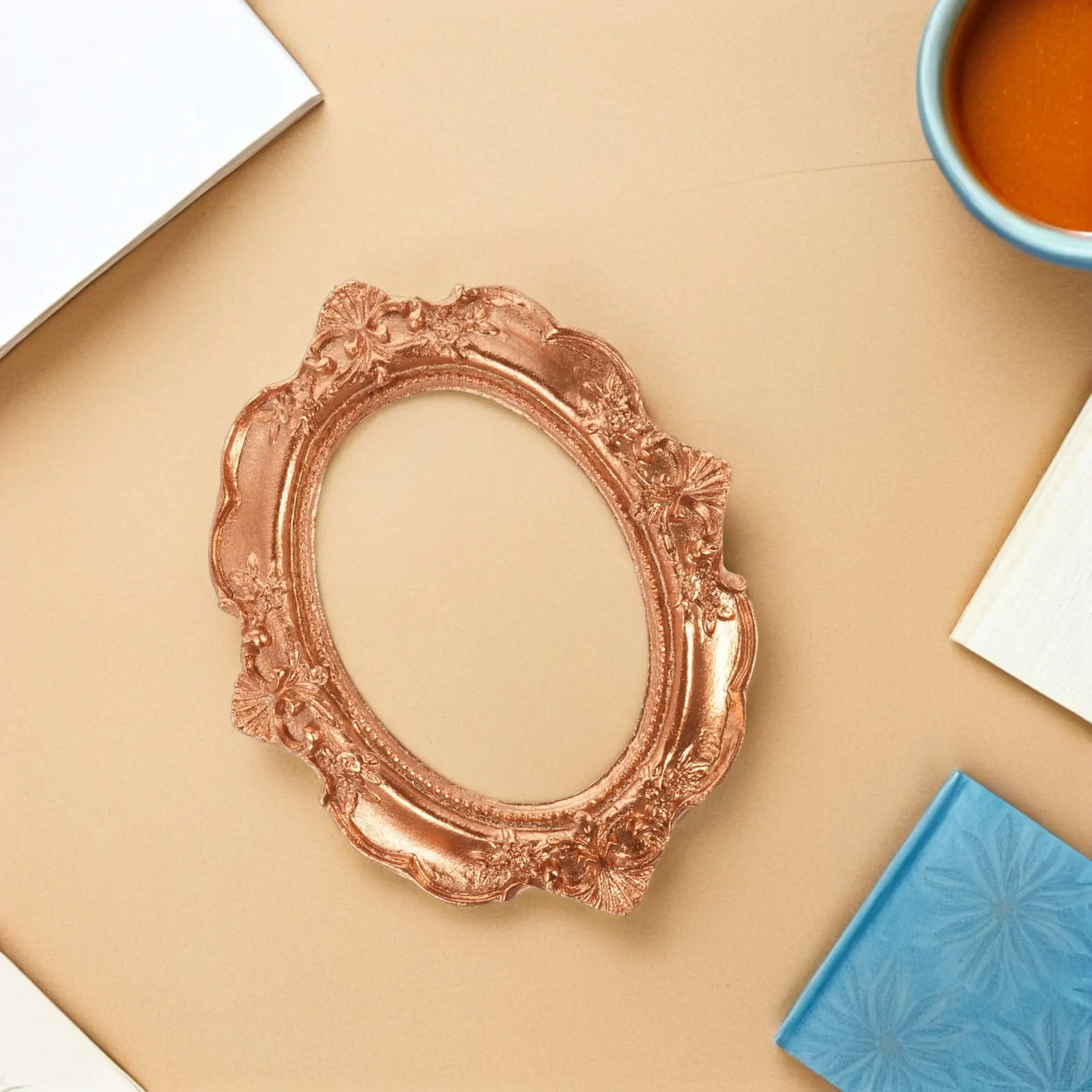 

3Pcs Nail Salon Photoshoot Props Vintage Gold Resin Mini Picture Frames Elegant Tiny Display Frames for Nail Art Photo