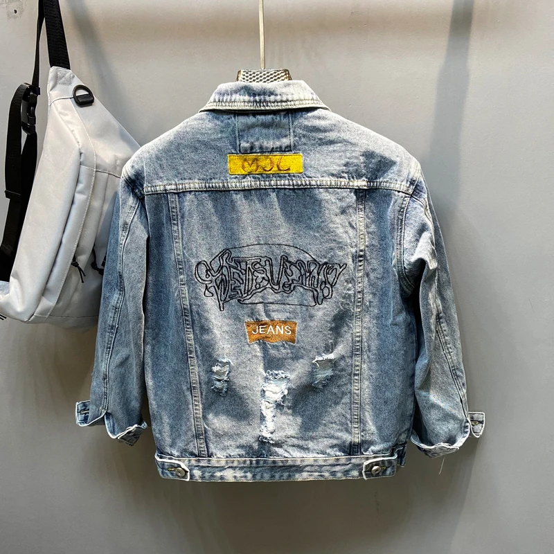 

Модная мужская джинсовая куртка с вышивкой и эффектом потертости, светло-голубая, универсальная верхняя одежда для молодежи