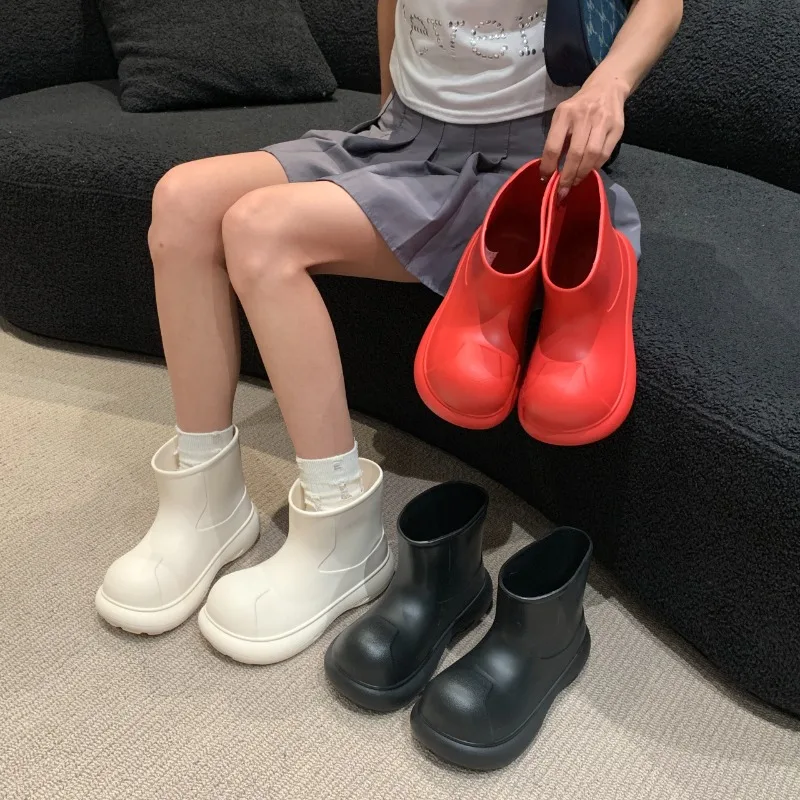 Internet famous rain shoes for women 2024 new clown shoes, wearing thick soled waterproof and anti slip rain boots for women