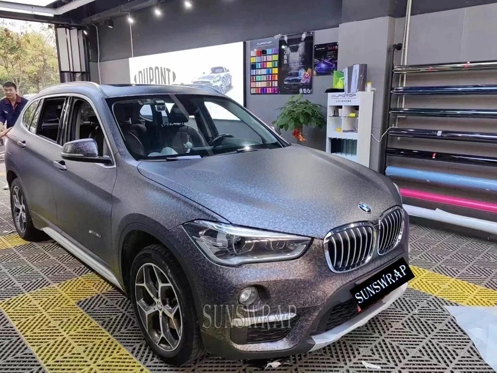 

ПЭТ-углеродистая черная автомобильная пленка с цветочным принтом — матовая кованая карбоновая пленка для полной отделки автомобиля и внутренней панели приборной панели 1,52x18 м/рулон