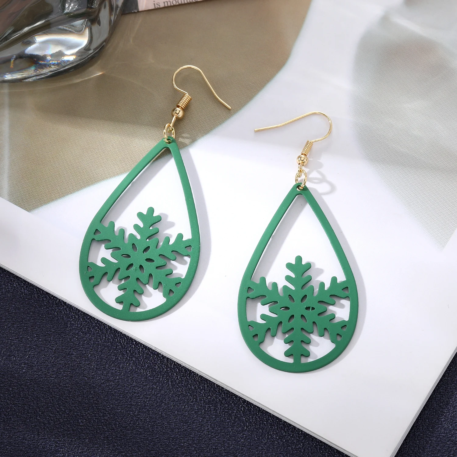 New Hollow out Bohemian Fashion Earrings Popular Simple Metal Green Spray Earrings Retro Ethnic Style Earrings Wholesale