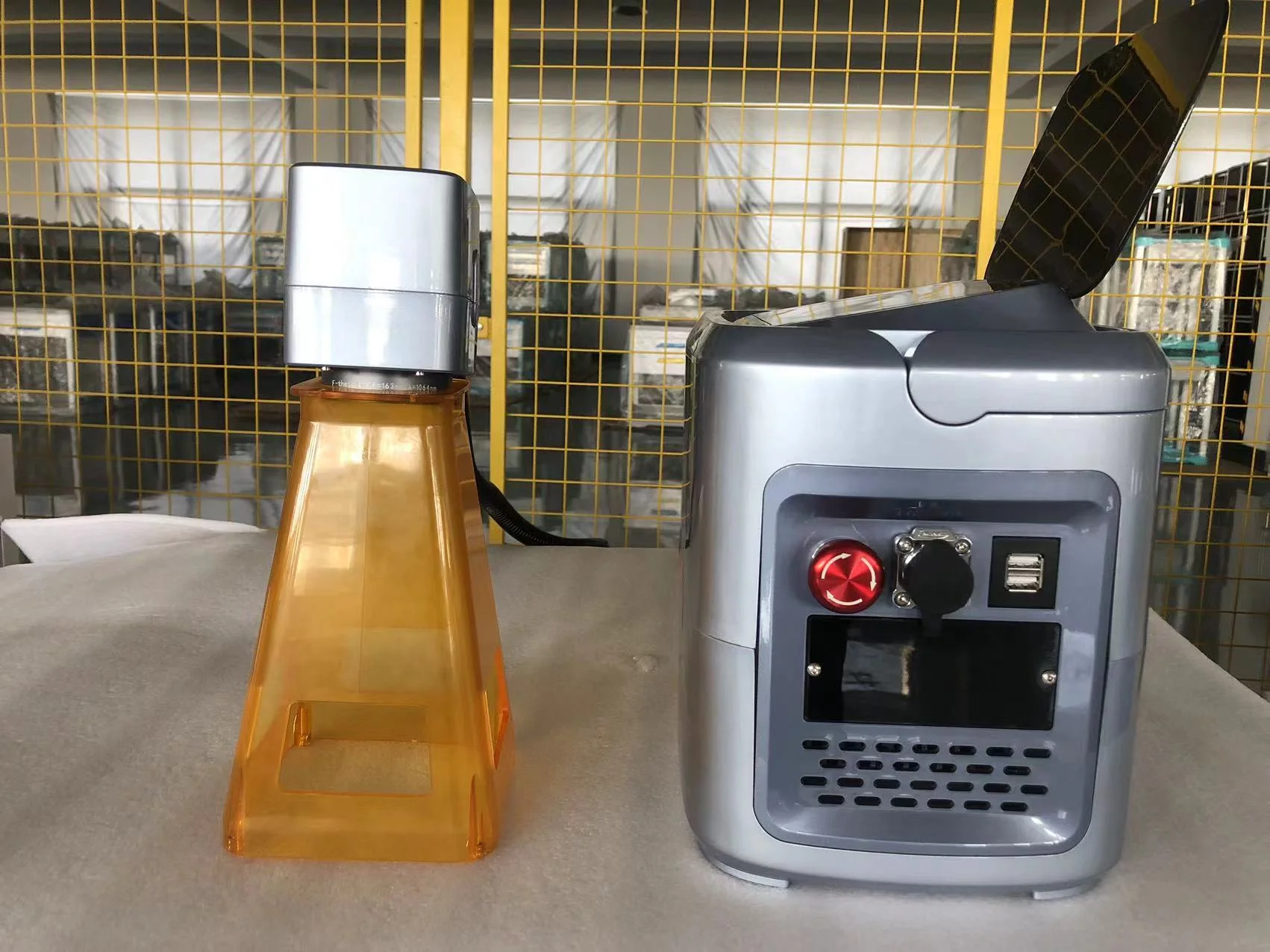 

Handheld Fiber Laser Marking Machine 110mm*110mm Marking Range Portable Laser Marker 20W/30W