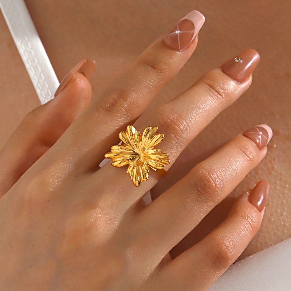 Women'S Egyptian Accessories - Bague Vintage couleur or fleur 3D