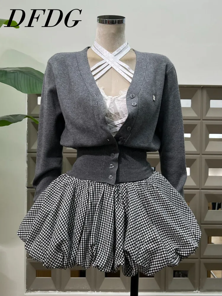 

DFDG Женский дизайнерский комплект весны и лета 2025 г., кружевной жилет с перекрещивающимся крестом, вязаный кардиган с завязкой на талии, клетчатая юбка-пузырь, модный праздничный комплект