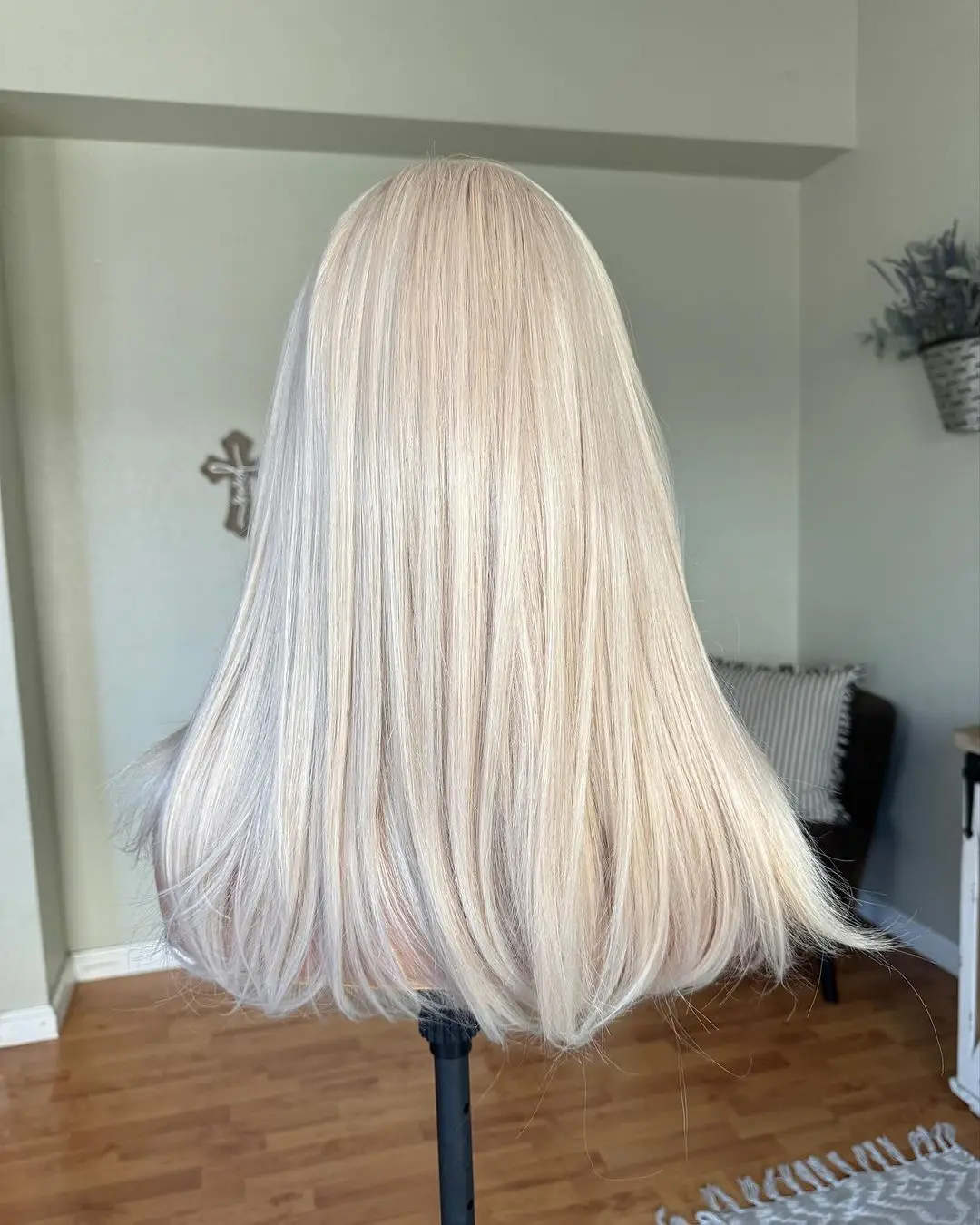 Short Bob 18Inch Platinum Blonde Slightly Wavy Synthetic 13x3 Lace Front Wigs for Black Women Top Soft Real Synthetic Hair Wigs