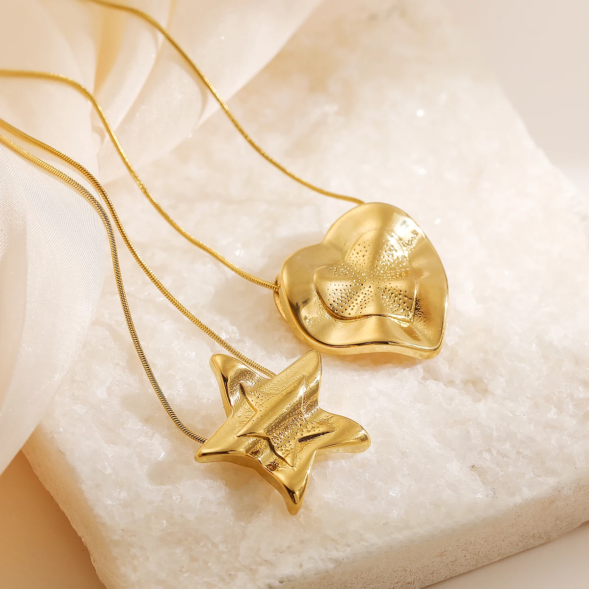 2024 New Fashion Gold Color Big Size Star Heart Pendant Necklaces For Women Non-Fading Stainless Steel Jewelry Wholesale
