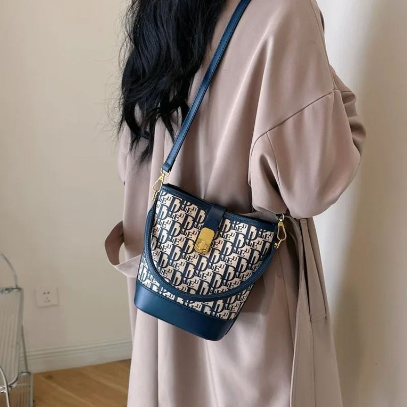 

Современная женская сумка высокого класса, сумка из материала премиум-класса, роскошная женская сумка для модных показа и красных ковров