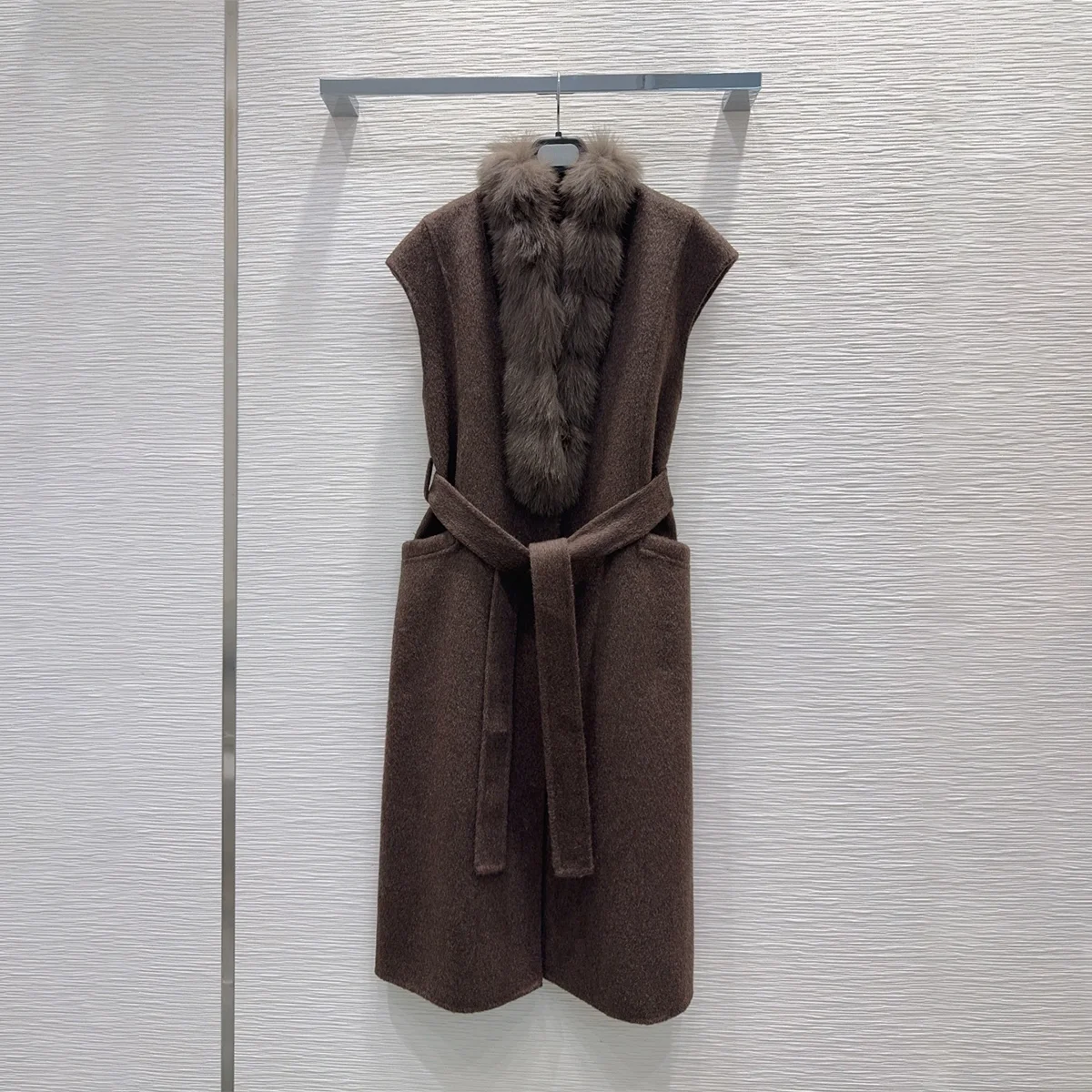 2026 high-quality women's clothing with faux fur collar and long double-sided vest for women---2691022