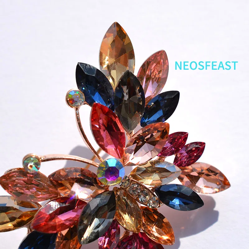 Delicate Rhinestone Butterfly Pin Fashion Jewelry Multi Color Crystal Insect Brooches For Women Corsage Ladies Gifts Garments