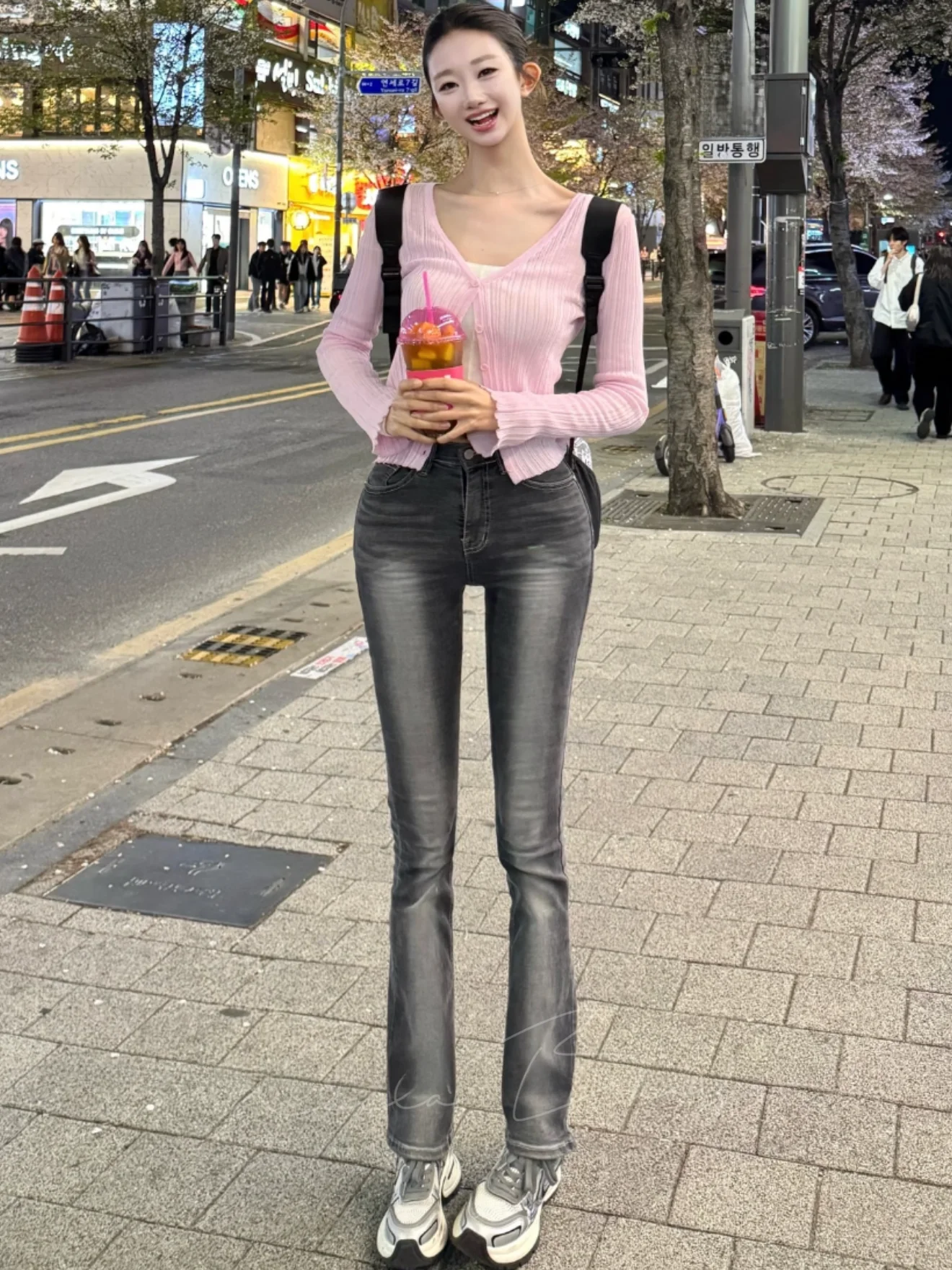 

Faionable Bell Bot Jeans Women's High Waist Cotton Stretch Denim Pants Slimming Light Waed Bell Bot Jeans