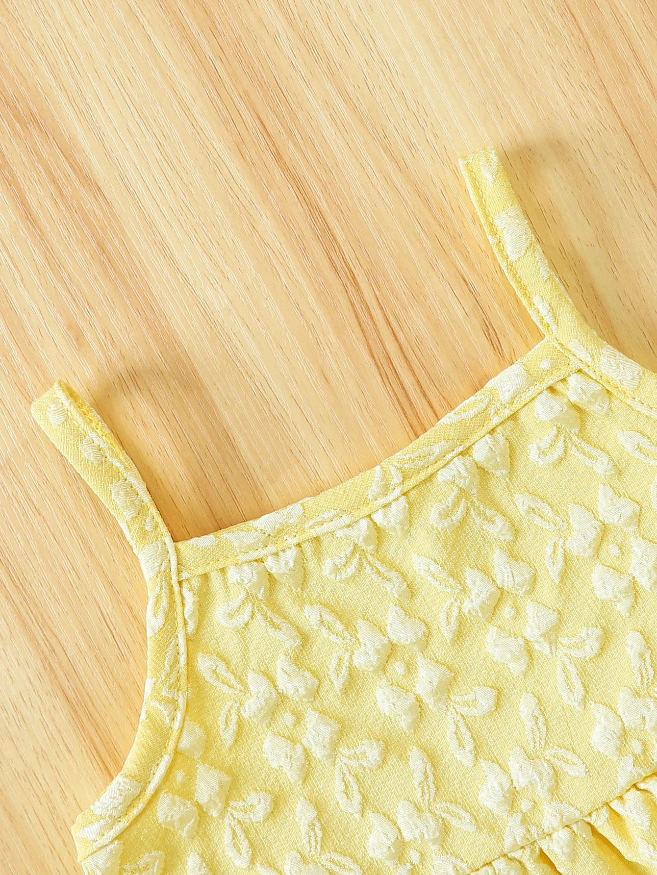 2-teiliges Sommer-Jacquard-Cami-Set für Mädchen, 2–7 Jahre, gelbes Schößchenoberteil mit Rüschensaum + Hose mit weitem Bein, lässige Alltags-/Party-/Outdoor-Kleidung, atmungsaktiv – Detail 5