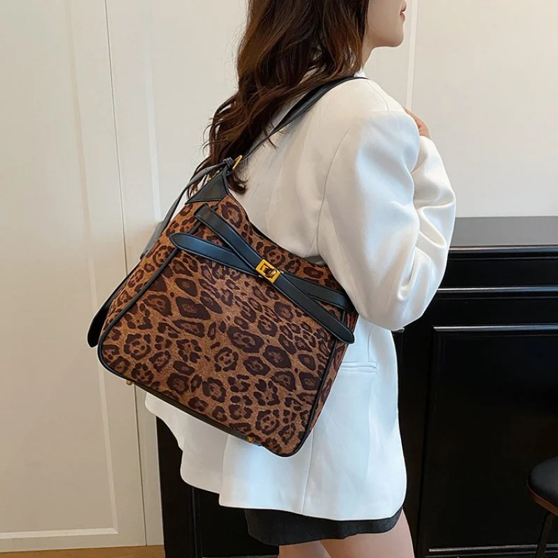 

Popular Classic Leather Women's Tote Bag Luxury Brand Famous Designer Elegant Crossbody Commuter Vintage Daily Bag​