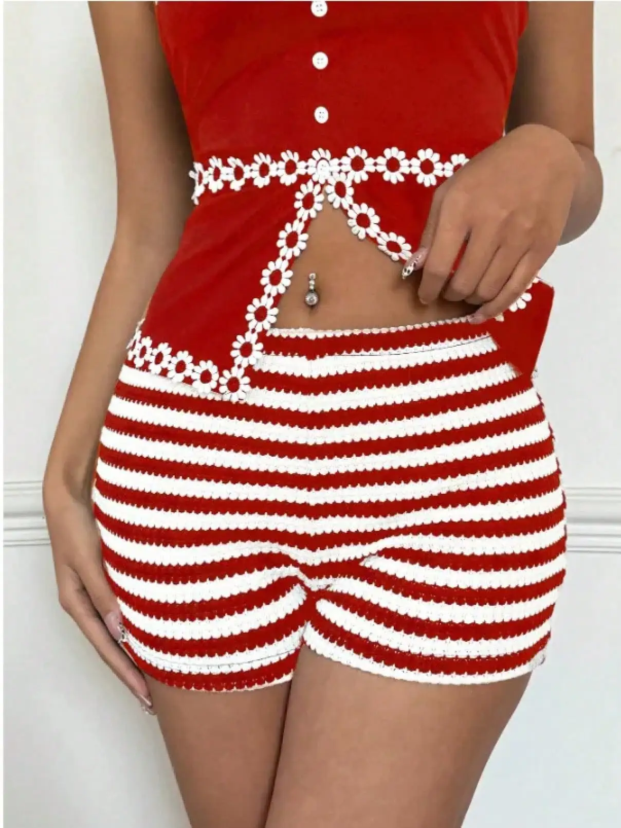

Women's Striped Crochet Shorts Fashion High Waist Bodycon Fit Handmade Knit Texture Shorts Summer Casual Boho Beach Outfit