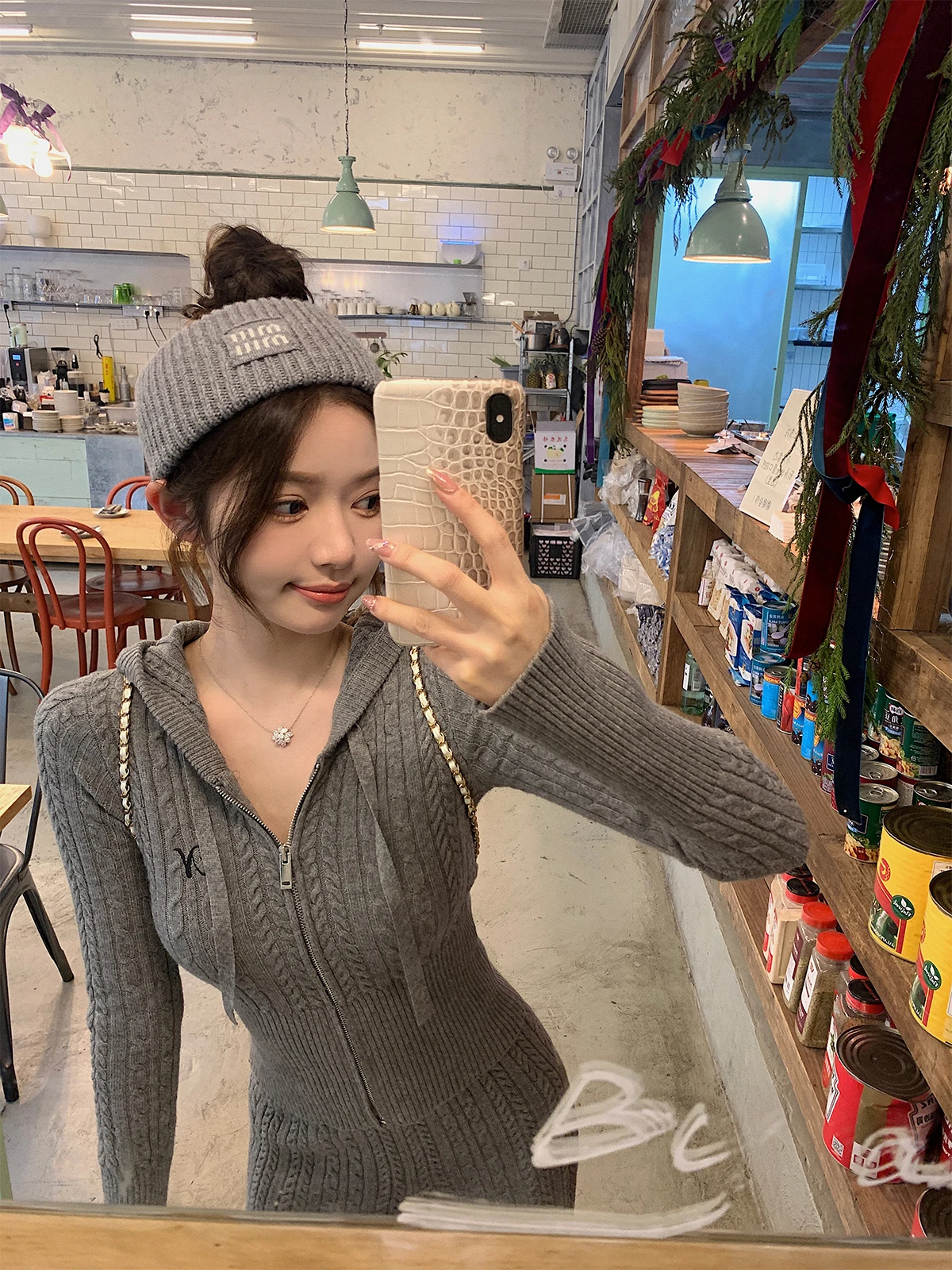 

Белый женский свитер для похудения с застежкой на талии и узлом, модная зимняя коллекция Sli от NNassa