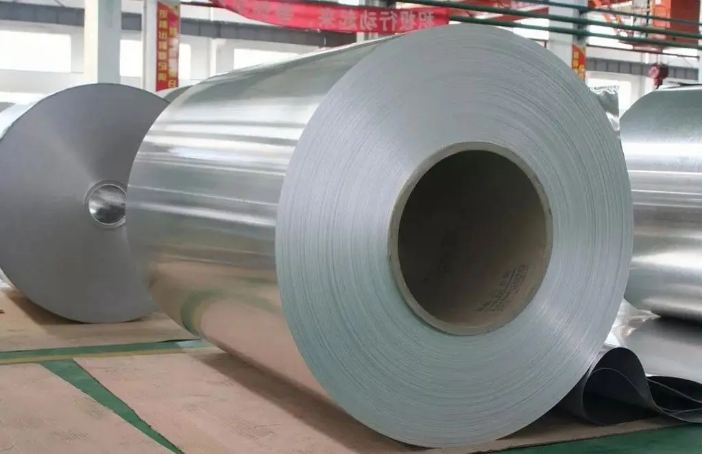 Bobine in alluminio rivestite a colori 1060 di qualità eccellente Bobine da 0,5 mm Bobina in alluminio Dana per battiscopa per auto