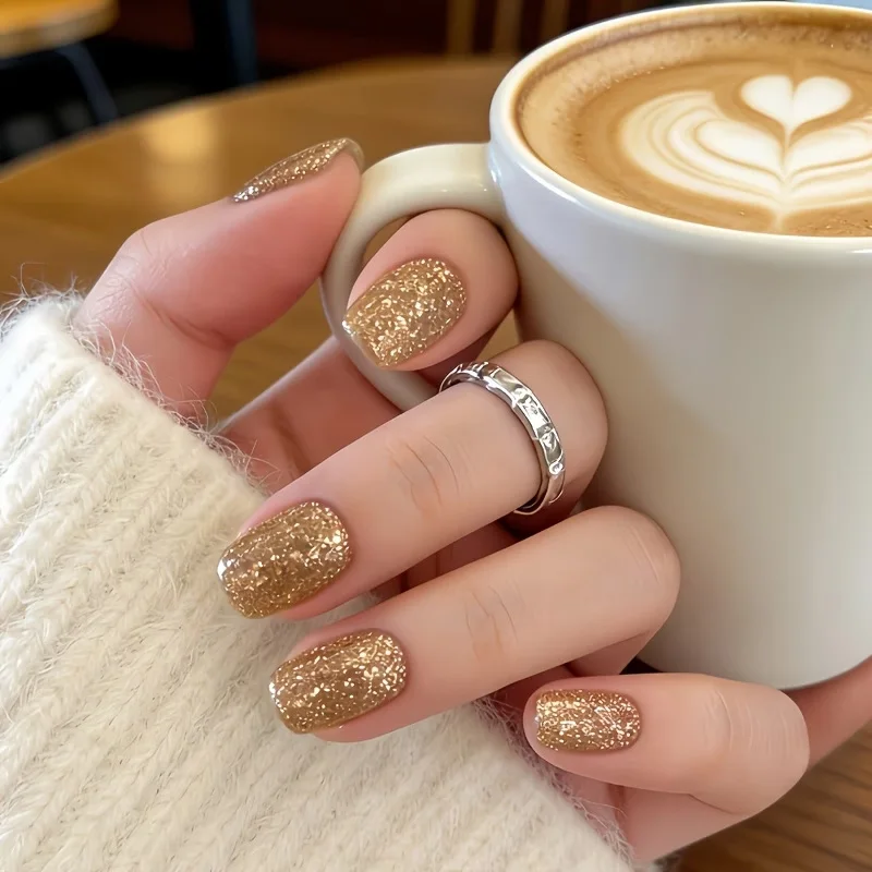 Gold Glitter Nail Polish, with a Golden Glitter Effect, Rich and Full Color, Gives a Luxurious Shine, Smooth and Even Application, Quick-Drying and Forms a Film, Long-Lasting and Does Not Fade Easily, Does Not Wrinkle, Has a Glossy and Layered Finish, Suitable for Daily and Party Nail Art, Easy to Apply, Suitable for Various Skin Tones and Style Preferences, Can Be Used in Nail Salons and at Home, Easy to Remove Without Residue, Formula Is Gentle and Safe, Suitable for Gifting.