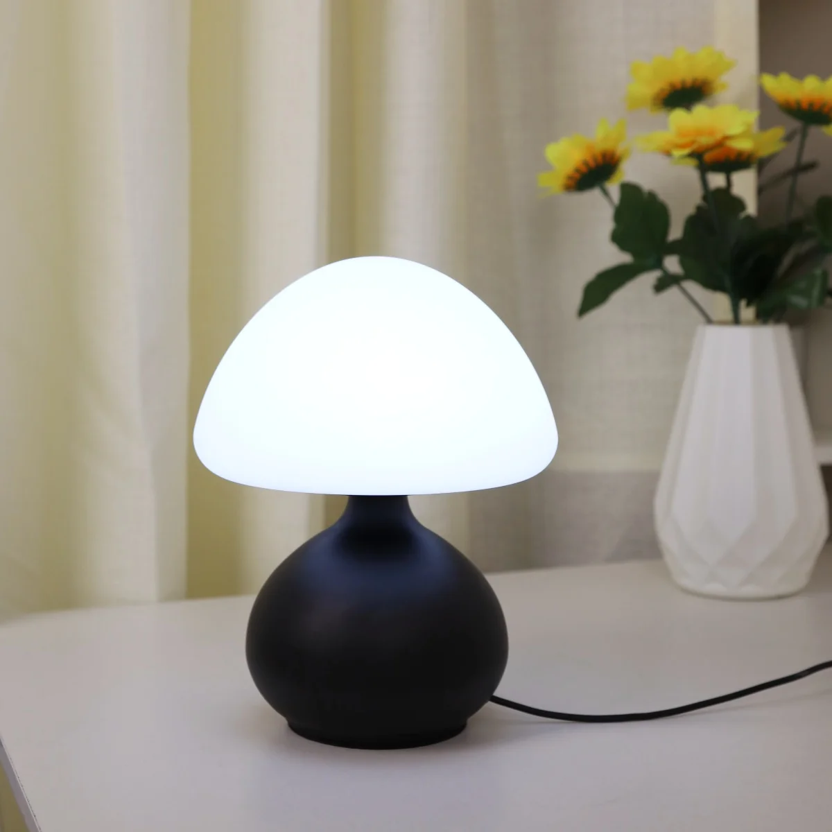 Modern minimalist mushroom table lamp with three color switching and infinite dimming for home decoration atmosphere table lamp