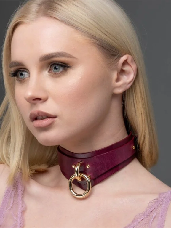 

customized rubber women's burgundy latex choker with gold metal o ring rivets style neck accessory fashion clubwear