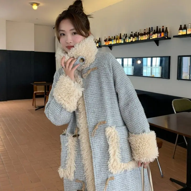 2023 Winter New Women Plaid Horn Button Lamb Wool Coat Female Fashion Thickened Warm Loose Long Below The Knee Woolen Outwear