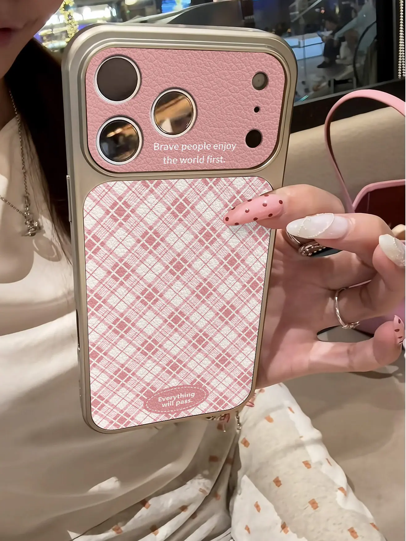 Luxuriöse, rosa gestreifte Handyhülle für iPhone 13 14 15 16 17 Pro Max 17Pro, stoßfeste Hülle mit Lederbezug und Beschichtung. – Detail 3