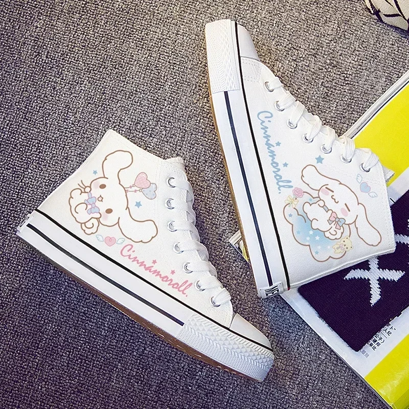 

Милые кеды Sanrioed Cinnamoroll для женщин, новинка 2026 года, универсальные кеды с мультяшными персонажами Kuromi и Hello Kitty, кавайные женские кеды