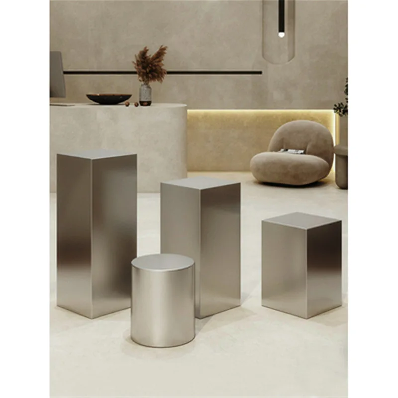 Korean in clothing store display rack stainless steel display stand display rack placed in the middle of the buyer's store shelf