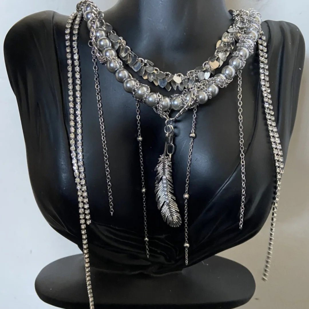 

DUTRIEUX Unique Design Punk Heavy industry Metal Feather Pendant Necklace Trendy Neo-Gothic Beaded Tassel Lockbone Chain Jewelry