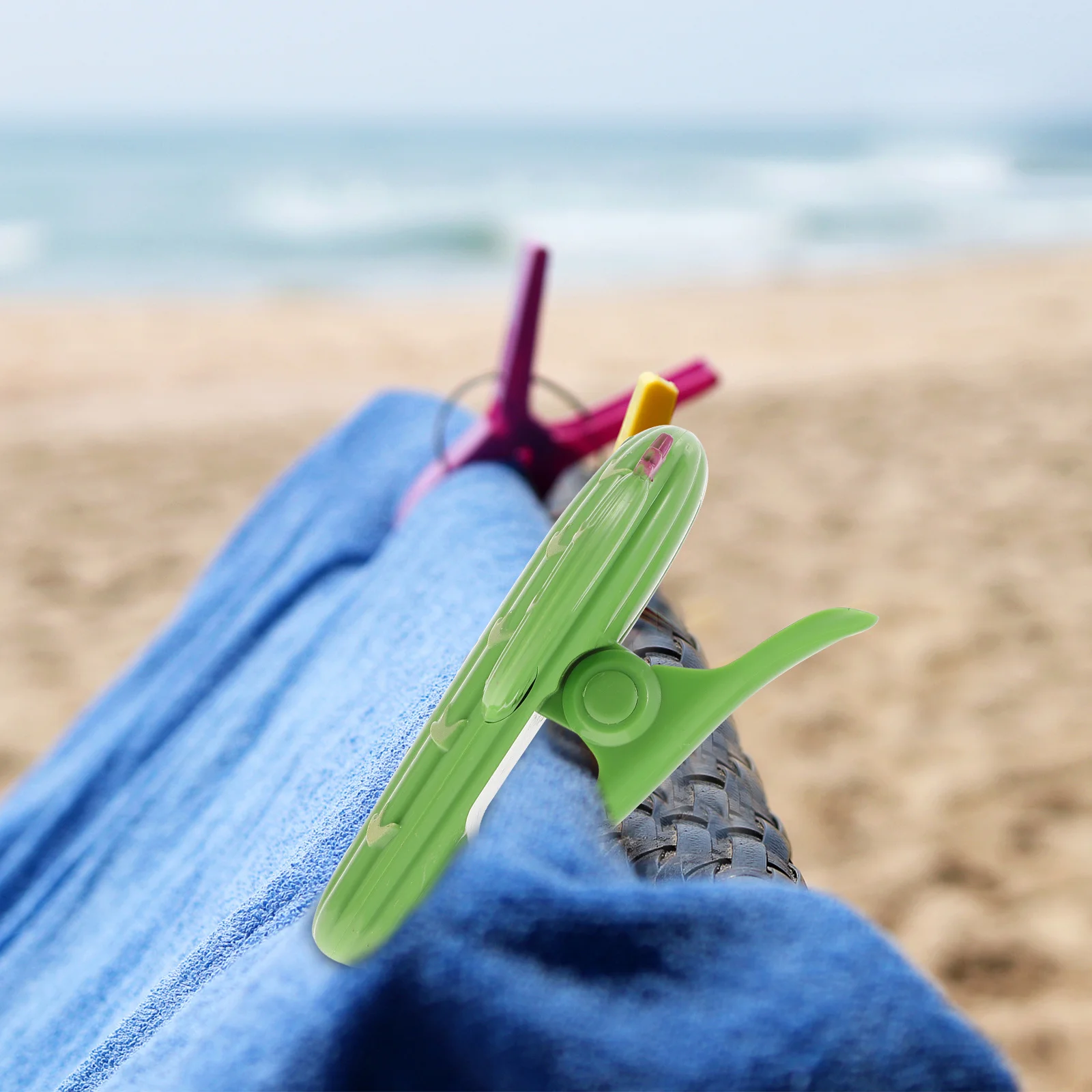 

1pc Abs Towel Clip Windproof Clothes Clamp Strong Fixing Hanger For Socks Scarf Gloves Household Reusable Non-Slip