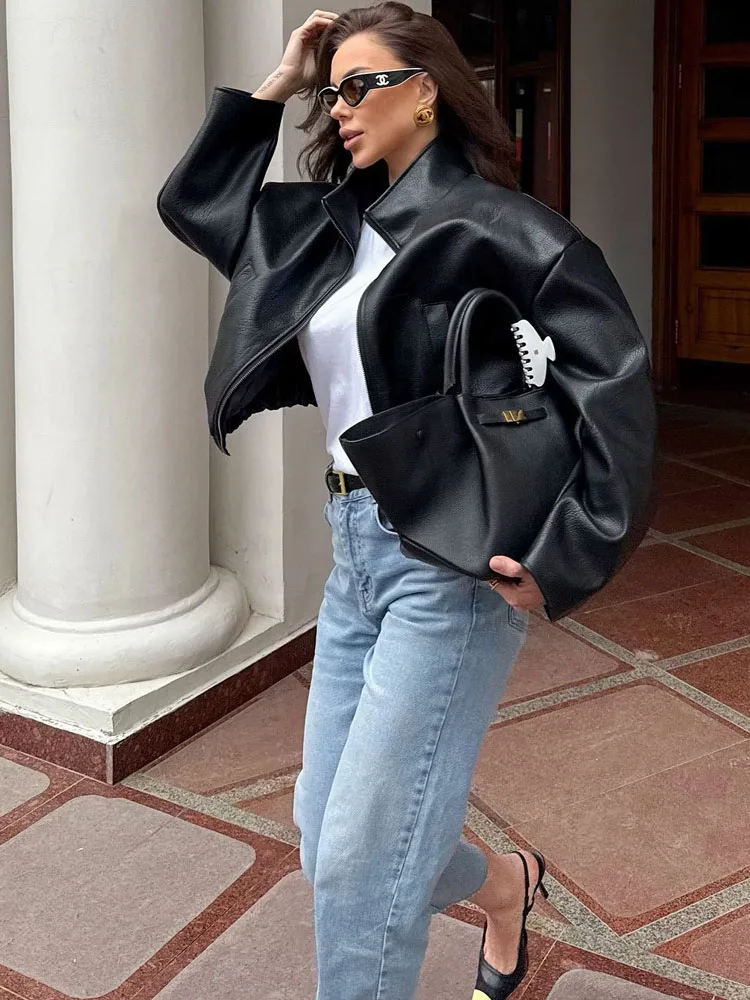 เสื้อแจ็คเก็ตหนัง MCDV แฟชั่น 2026 สำหรับผู้หญิง ทรงหลวม คอตั้ง ซิป แขนยาว มีกระเป๋า สไตล์บอมเบอร์ ชิค เหมาะสำหรับใส่ไปทำงานหรือใส่ลำลอง