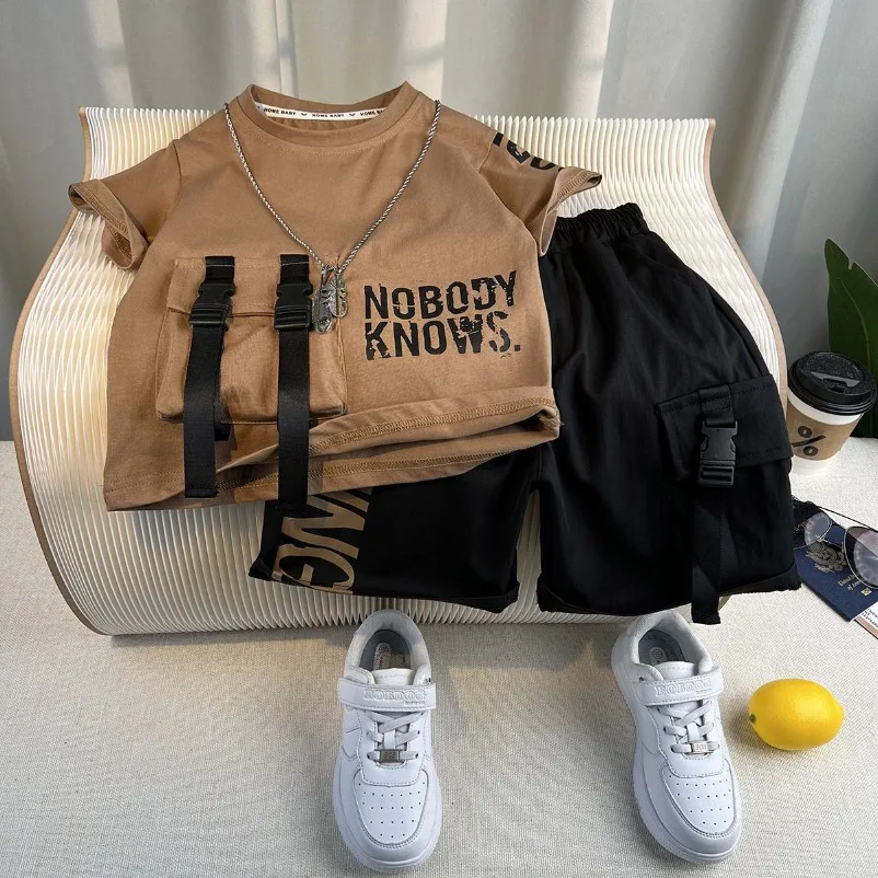 

Футболка с короткими рукавами с буквенным принтом + короткие джинсы, корейский летний хлопковый комплект из 2 предметов для мальчиков, красивая детская одежда для детей от 2 до 11 лет, наряды