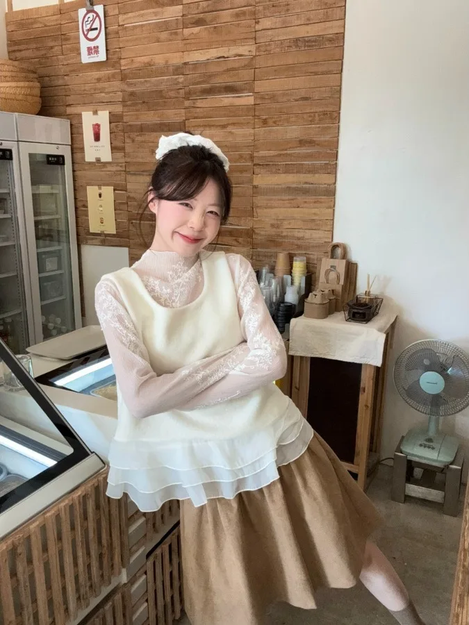 

Fashionable Korean Style Lace Blouse And Vest Skirt Set Women's Base Layer Three Piece Suit Spring 2026 New Arrival