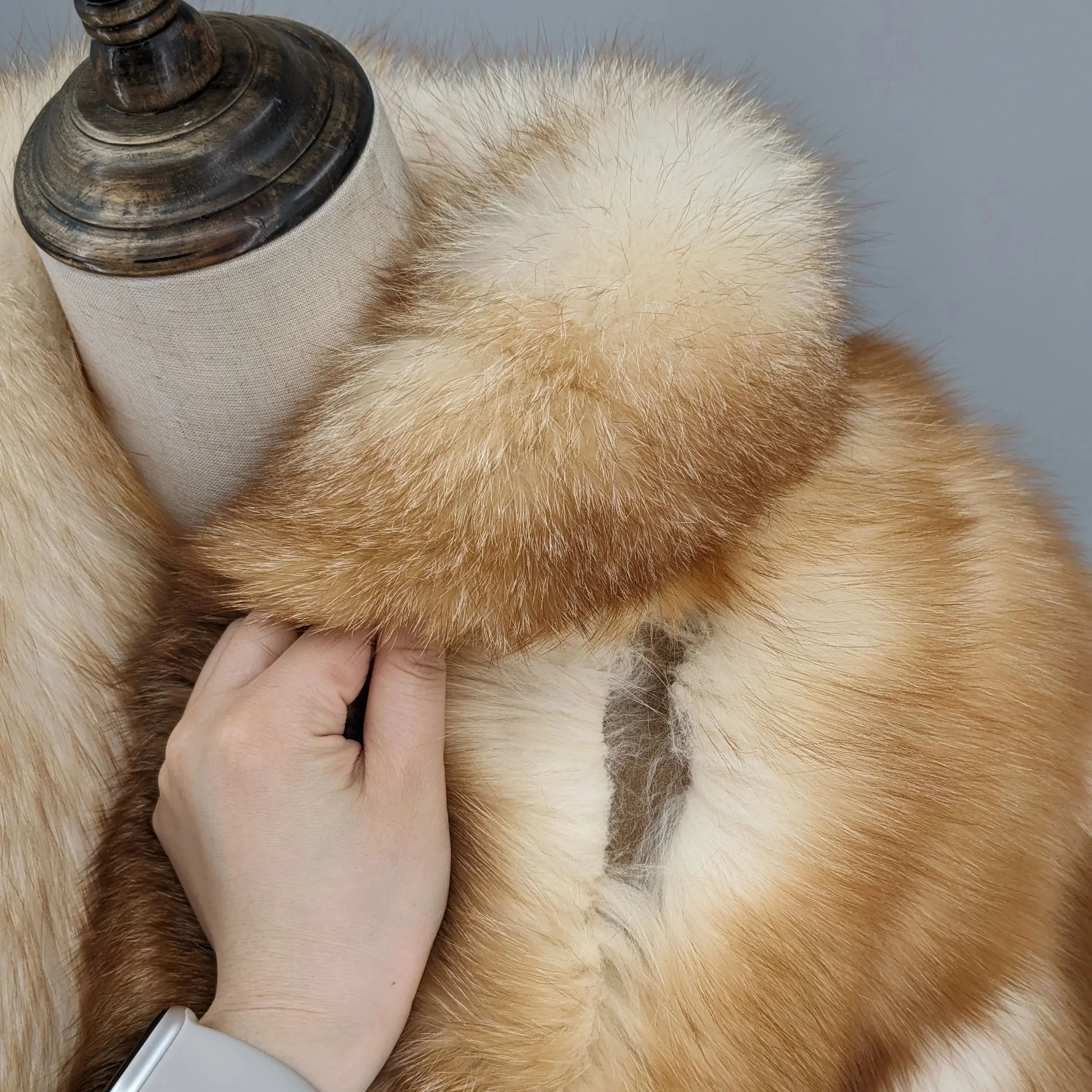 Oferta Especial |   Abrigo de Mujer de Piel de Zorro Rojo Natural Genuino de Estilo Clásico - Chaqueta Corta de Lujo Gruesa y Cálida para Invierno |   Solo en stock 250452