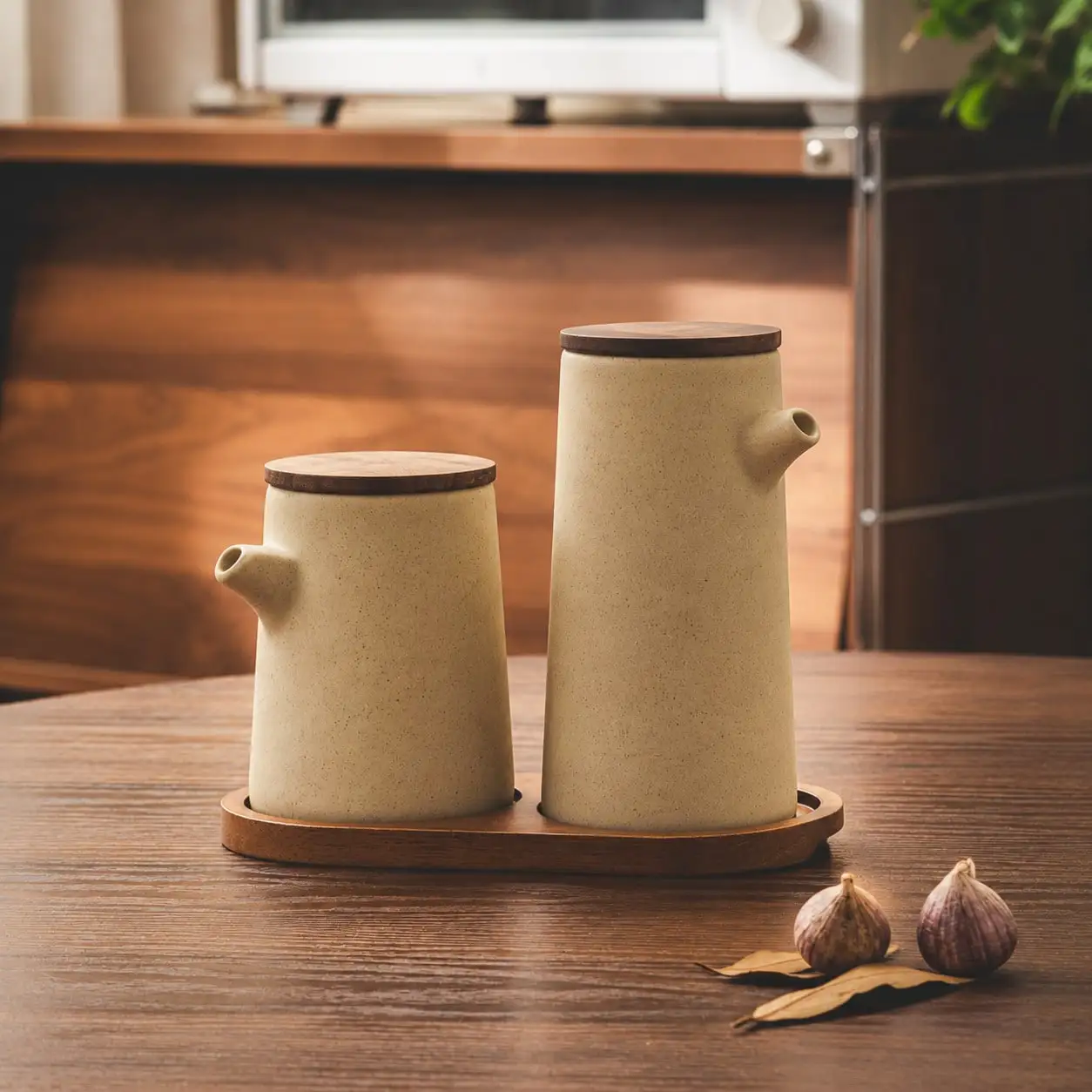 2 Pieces/1 Piece 250 ml (8.8 oz)/350 ml (12.32 oz) Ceramic Oil Bottle with Walnut Wood Sealing Lid, Round Kitchen Condiment Dispenser for Soy Sauce, Vinegar, Olive Oil, and Peanut Oil