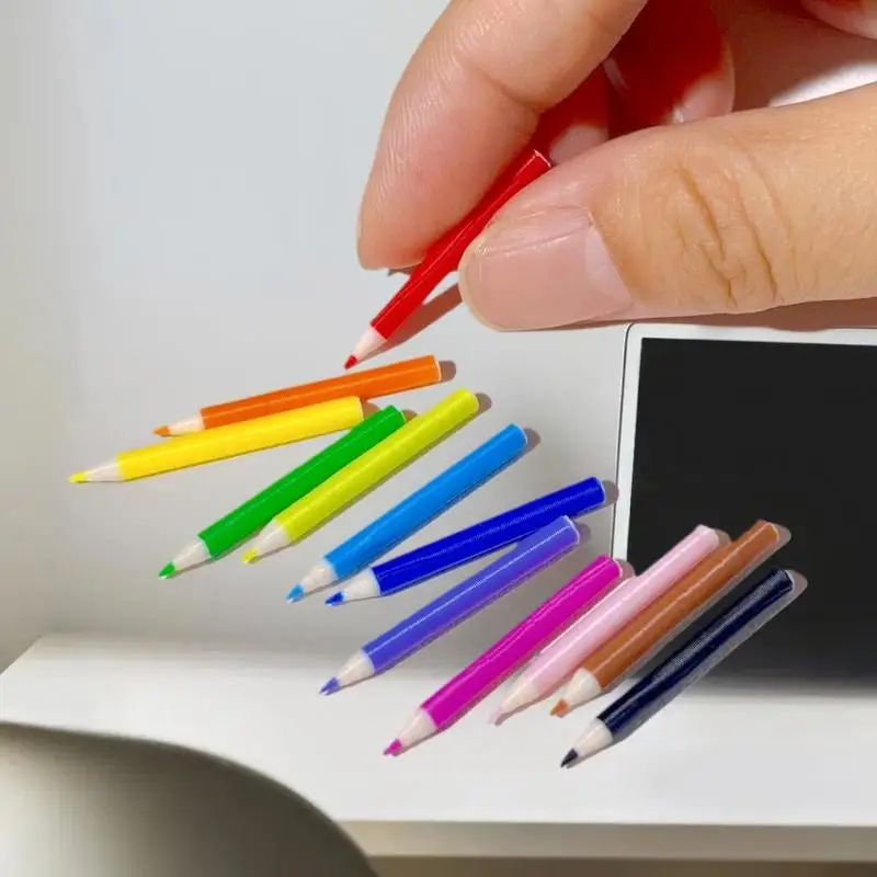 Pacchetto giochi di finzione per bambini - 10/12 pezzi di penne colorate in miniatura e materiale scolastico per accessori per la casa delle bambole