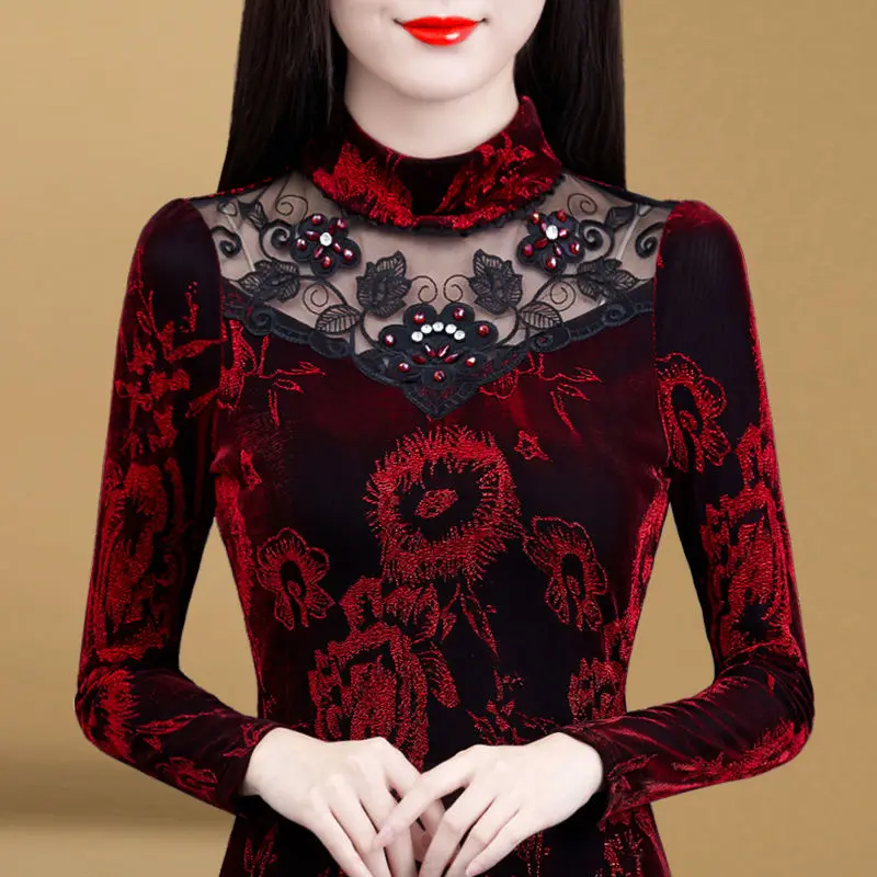 2022 Autumn and Winter Women\'s New Fashion Slim Fit Lace Top with Plush Bottom for Comfortable and Versatile Warm Small Shirt