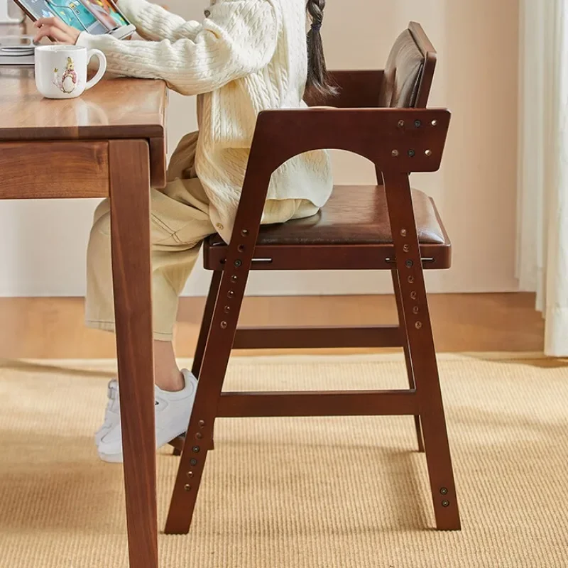 La sedia didattica per bambini può essere sollevata e abbassata