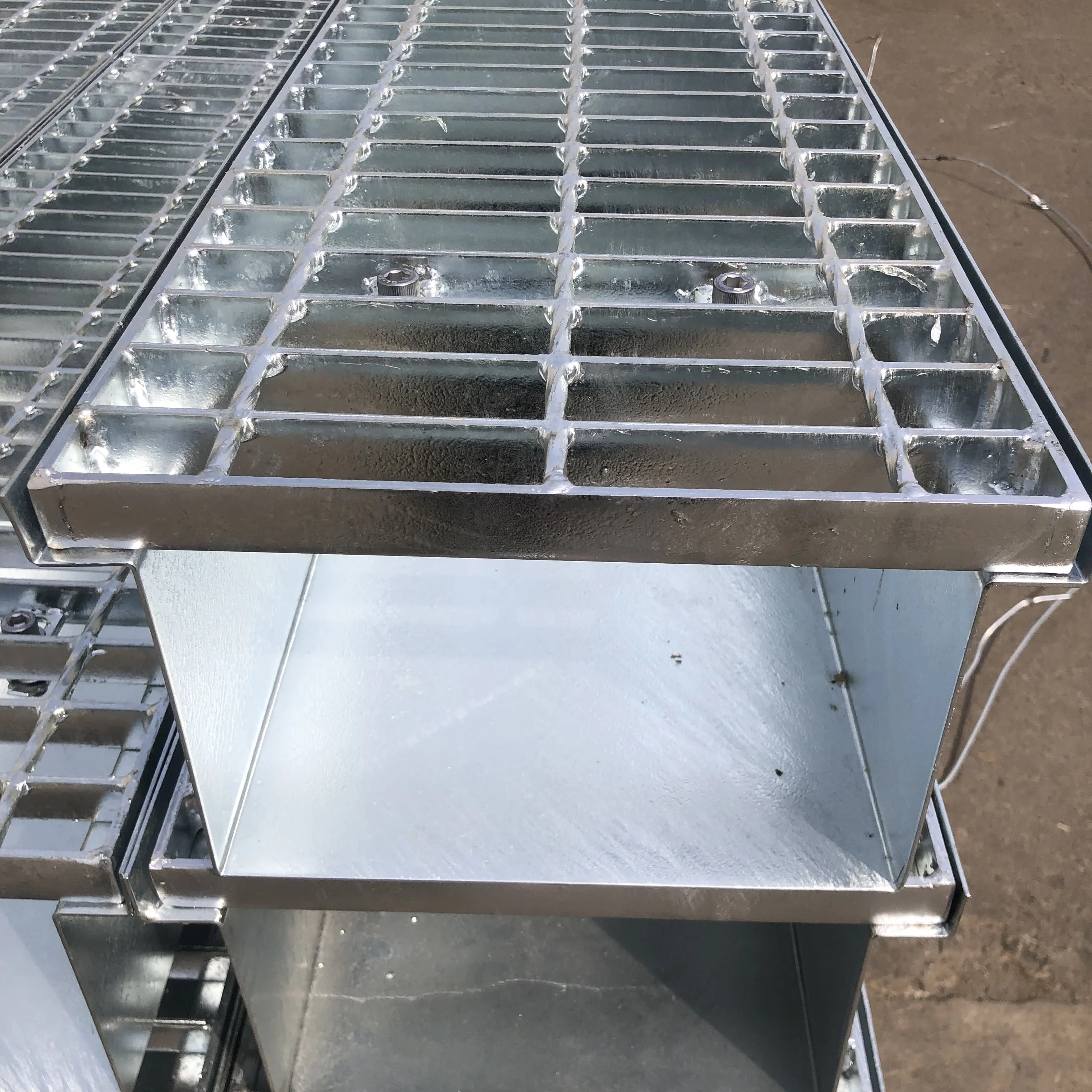 

Australia Driveway Storm Drainage Galvanised Steel Traditional Grate With Channel Traditional Galvanized Trench Box Grates