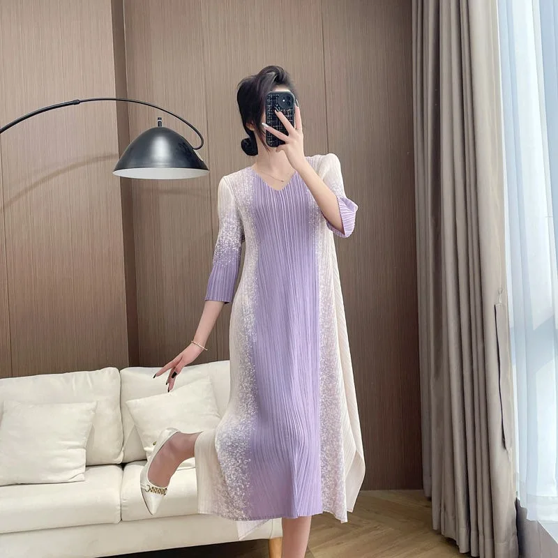 

Pleated Dress Female 2023 Casual Autumn V-Neck Fashion Print High Grade Split Pleated Dress Reduced Age Beach Dress Female Tops