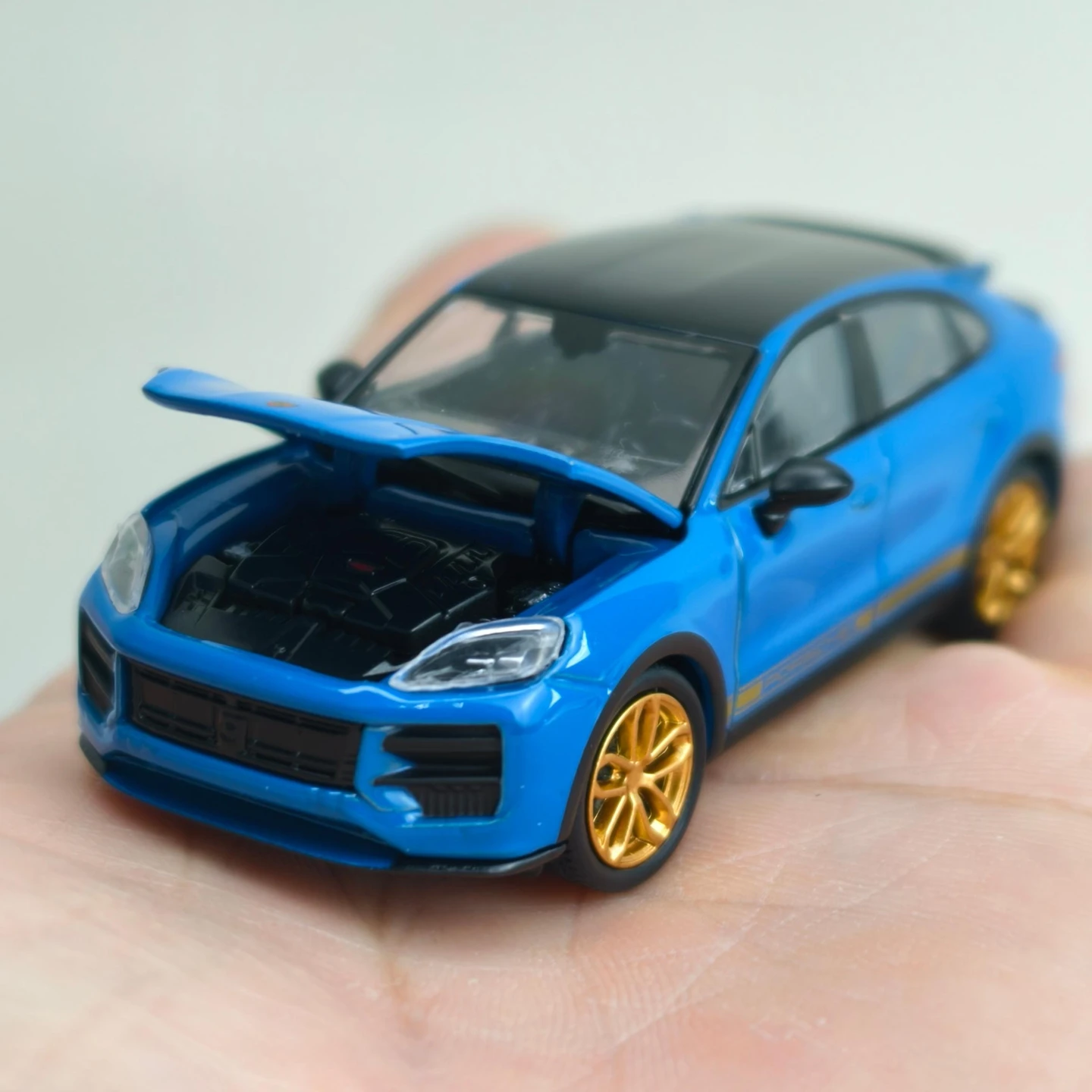 1:64 Simulated Porsche Cayenne Turbo GT alloy car model static desktop decoration engine hood can be opened