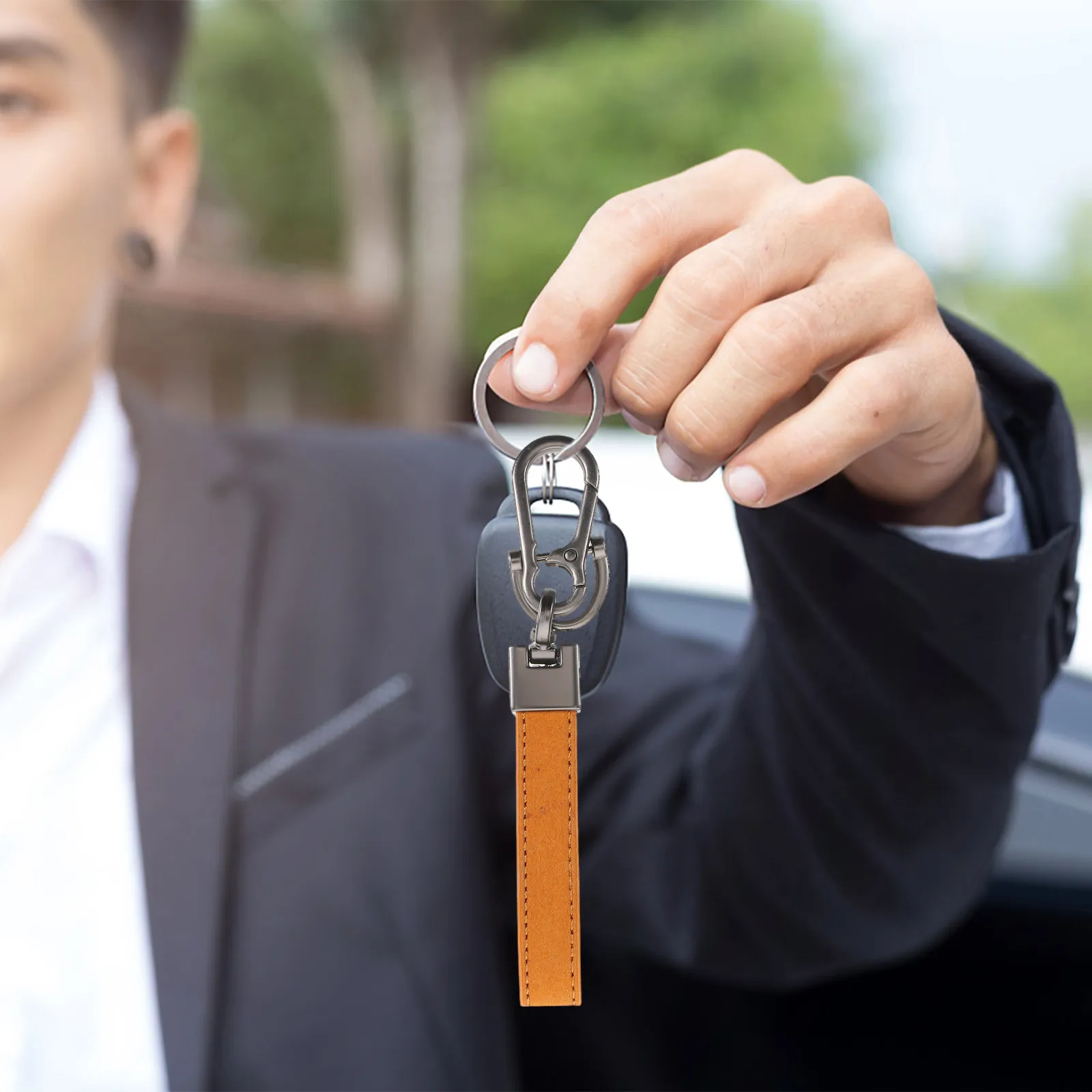 2Pcs Automobile Key Chain Carabiner Wrist Lanyard Keyring Pendant Rust Resistant Alloy Car Key Fob Holder Stylish Minimalist