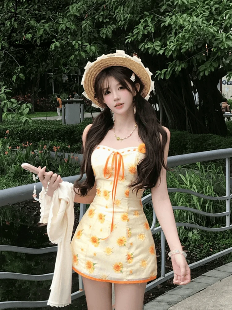 

Sweet Floral Print Halter Dress Women's Design Slimming Waist Princess Style Short A-Line Skirt Summer Casual Korean Fashion