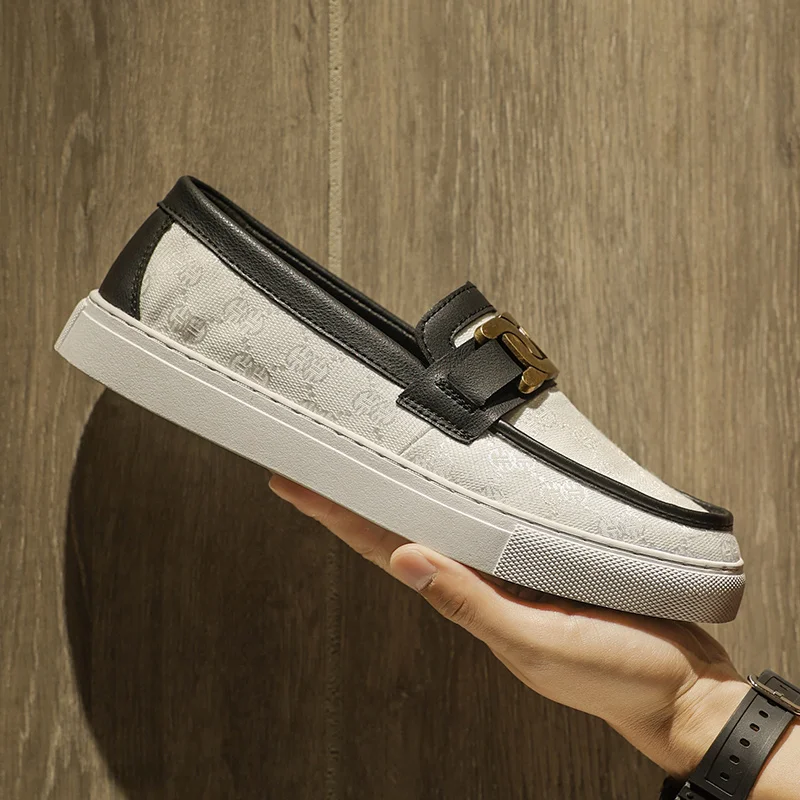 Nuove scarpe per il tempo libero per uomo mocassini alla moda bassi Slip On Bussiness scarpe Casual scarpe da barca piatte Sneakers in pelle di