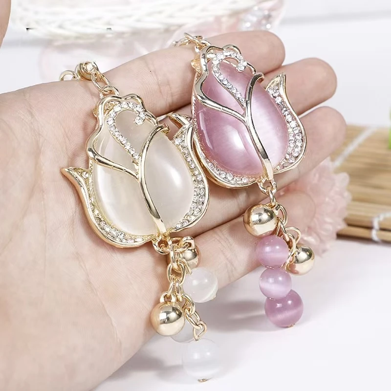 

New design, creative tulip-shaped bag keychain/pendant, exquisite birthday gift/present, suitable for home decoration.
