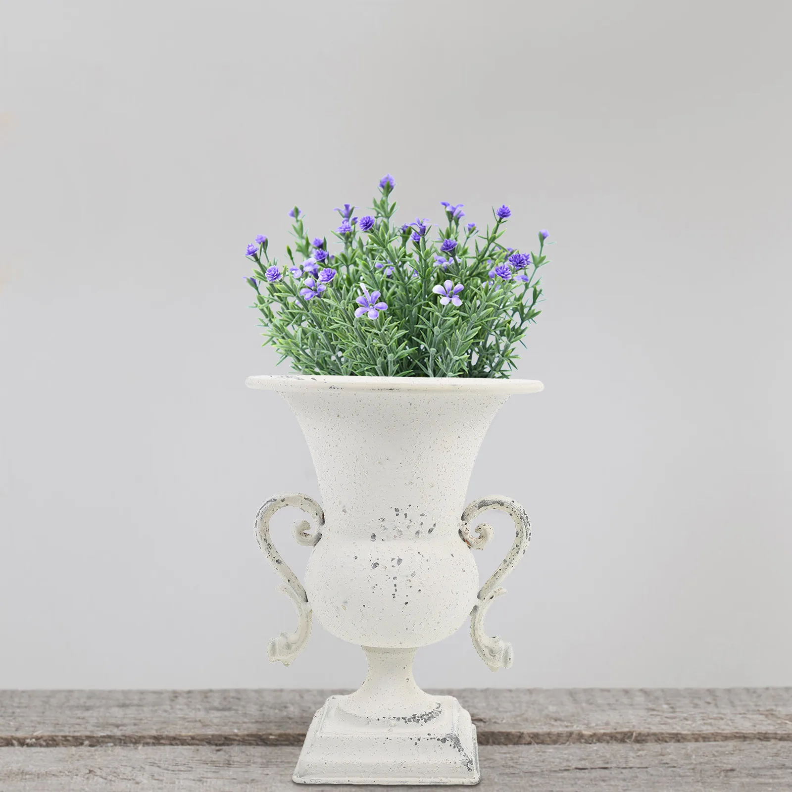 

Retro Iron Vase Vintage Design Small Metal Planter for Desk Tabletop Centerpiece Decor Party Wedding Flower Arranging Decoration