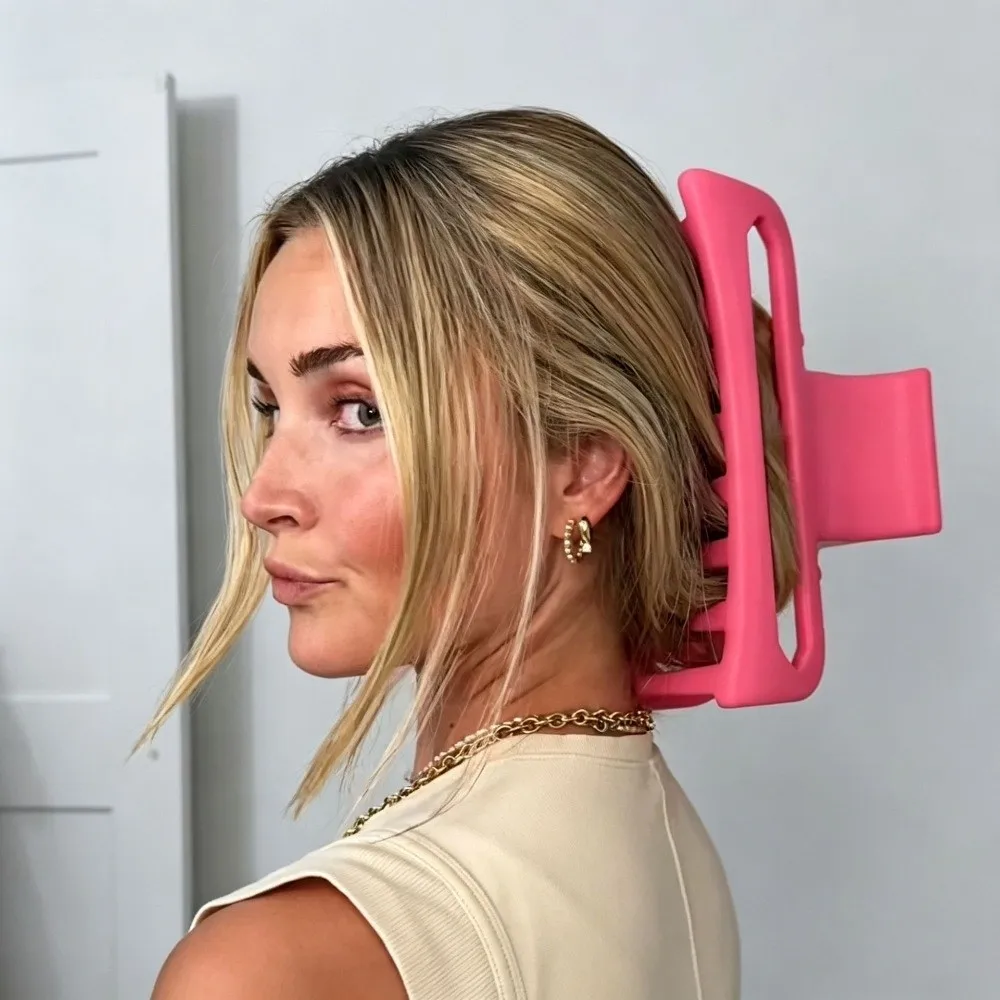 

Interesting Pink Color Extra Large Claw Clip Anti Drop Does Not Hurt Hair Shark Clip Headwear Hair Clip For Women