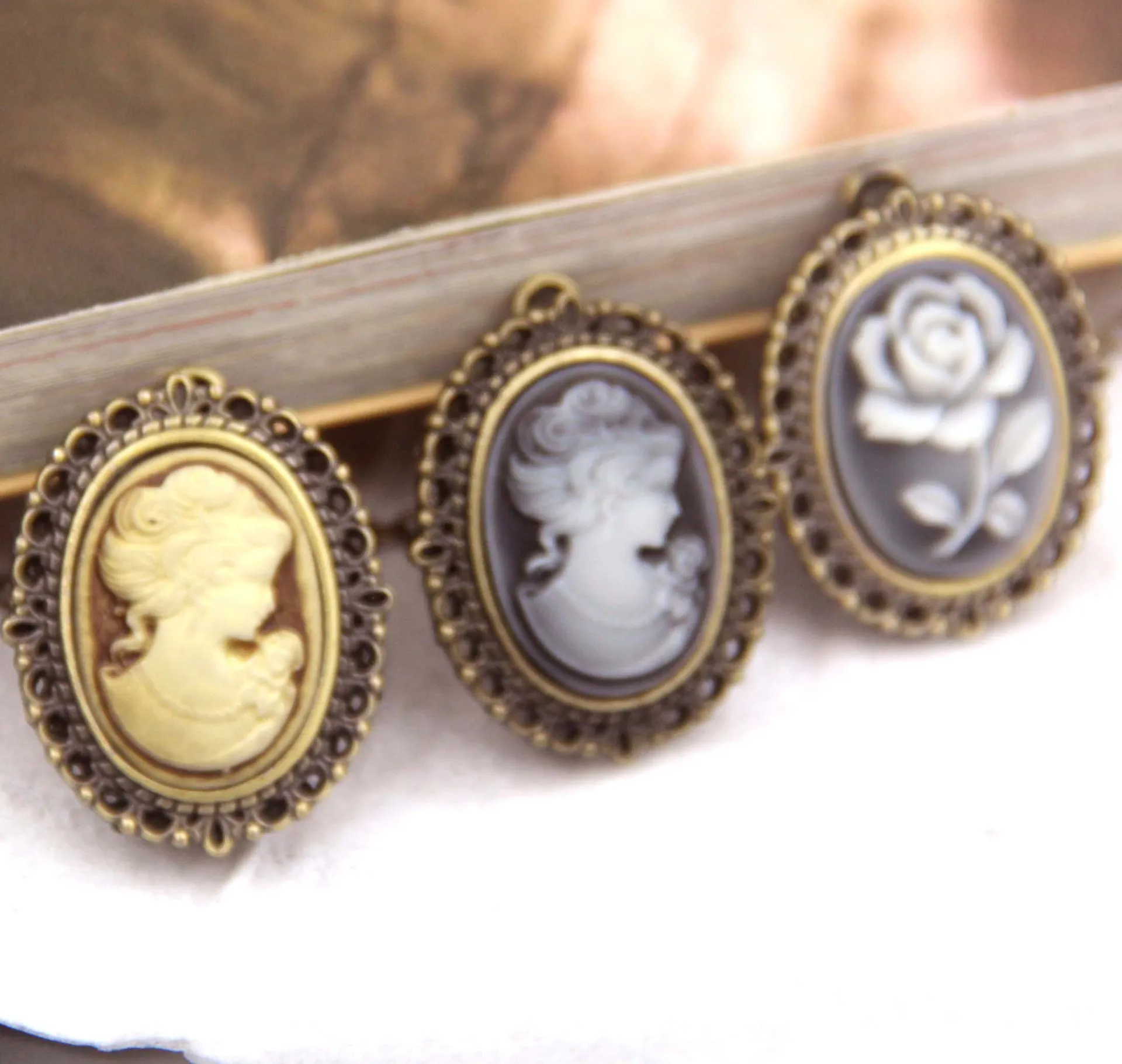 Hoa Khắc Thạch Anh Đồng Hồ Bỏ Túi Cho Nữ Vintage Trắng Hoa Hồng Khắc Ốp Lưng Fob Dây Chuyền Đồng Hồ Cho Bộ Sưu Tập Quà Tặng