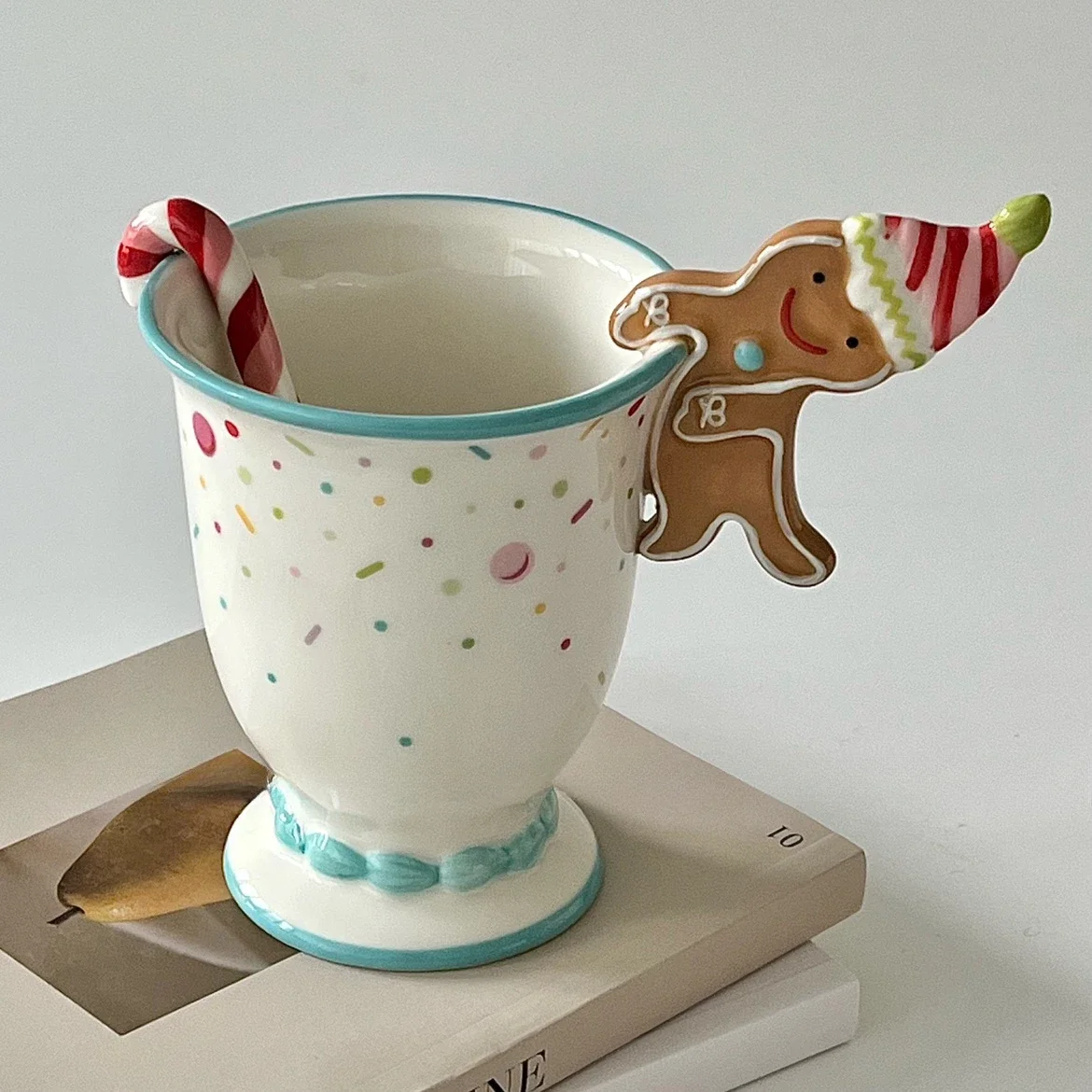 

Cute Three-dimensional Gingerbread Man Ceramic Mug with Spoon Creative Christmas Water Cup Gift Niche Breakfast Coffee Cup