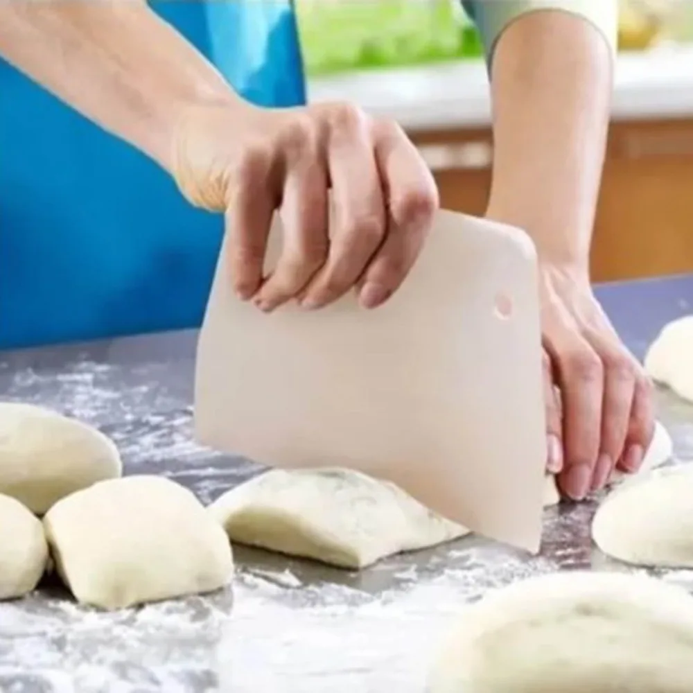 Food-Contact PP Dough Scraper Non-Stick Flexible Cake Scraper Fine Cutting Rim Hanging Hole Pastry Tool