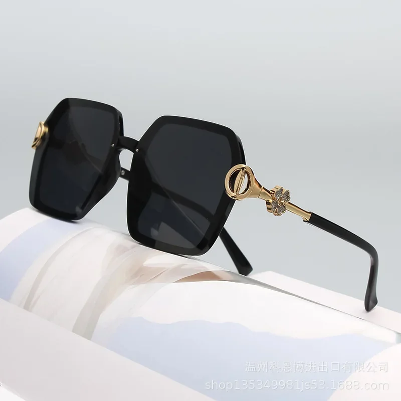 

2025 New High Quality Ladies Sunglasses Women Men Big Frame Vintage Retro Driving Outdoor Women Sun Glasses Beach Casual Eyewear
